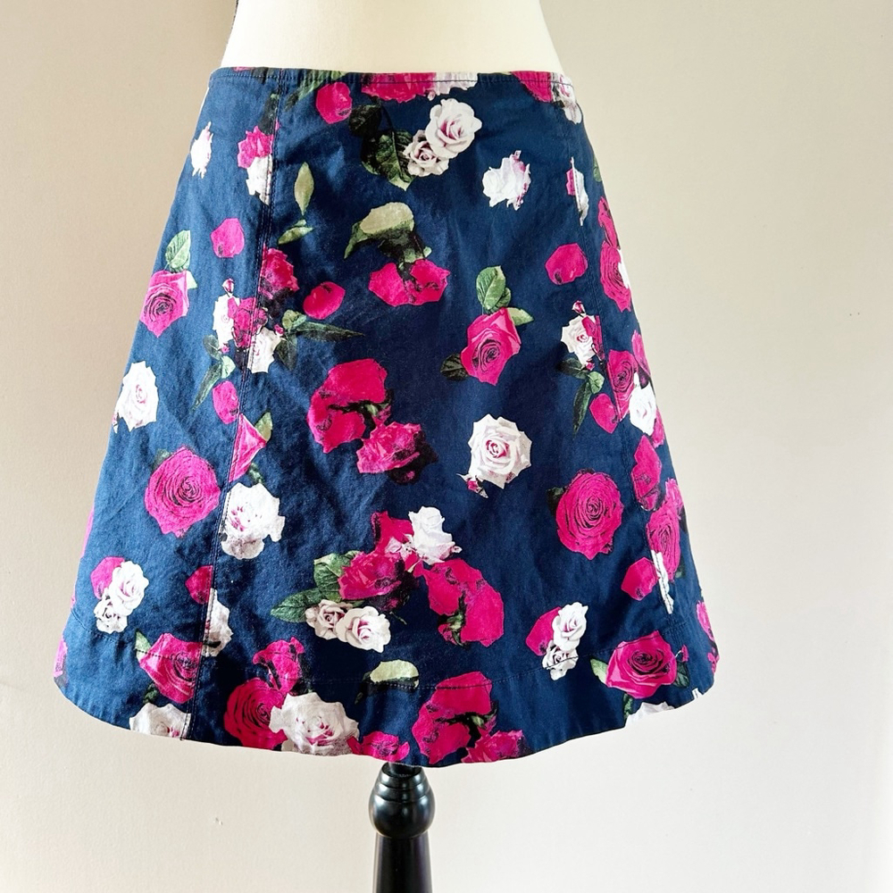 GUESS Blue & Pink Floral Print Mini Skirt Size 8 Stretch Spring Summer Casual